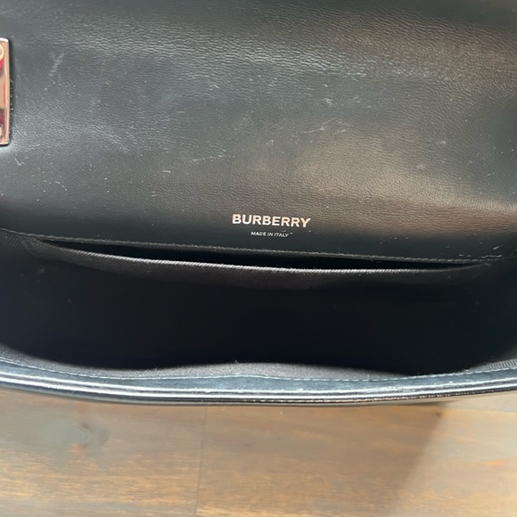 Burberry Small Horseferry Print
Quilted Lola Bag - Picture 8 of 14